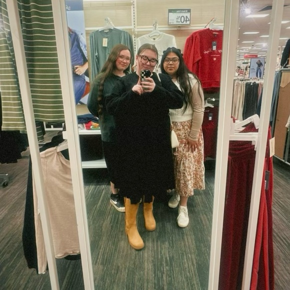 Meet your Posher, Natalie - Picture 8 of 8